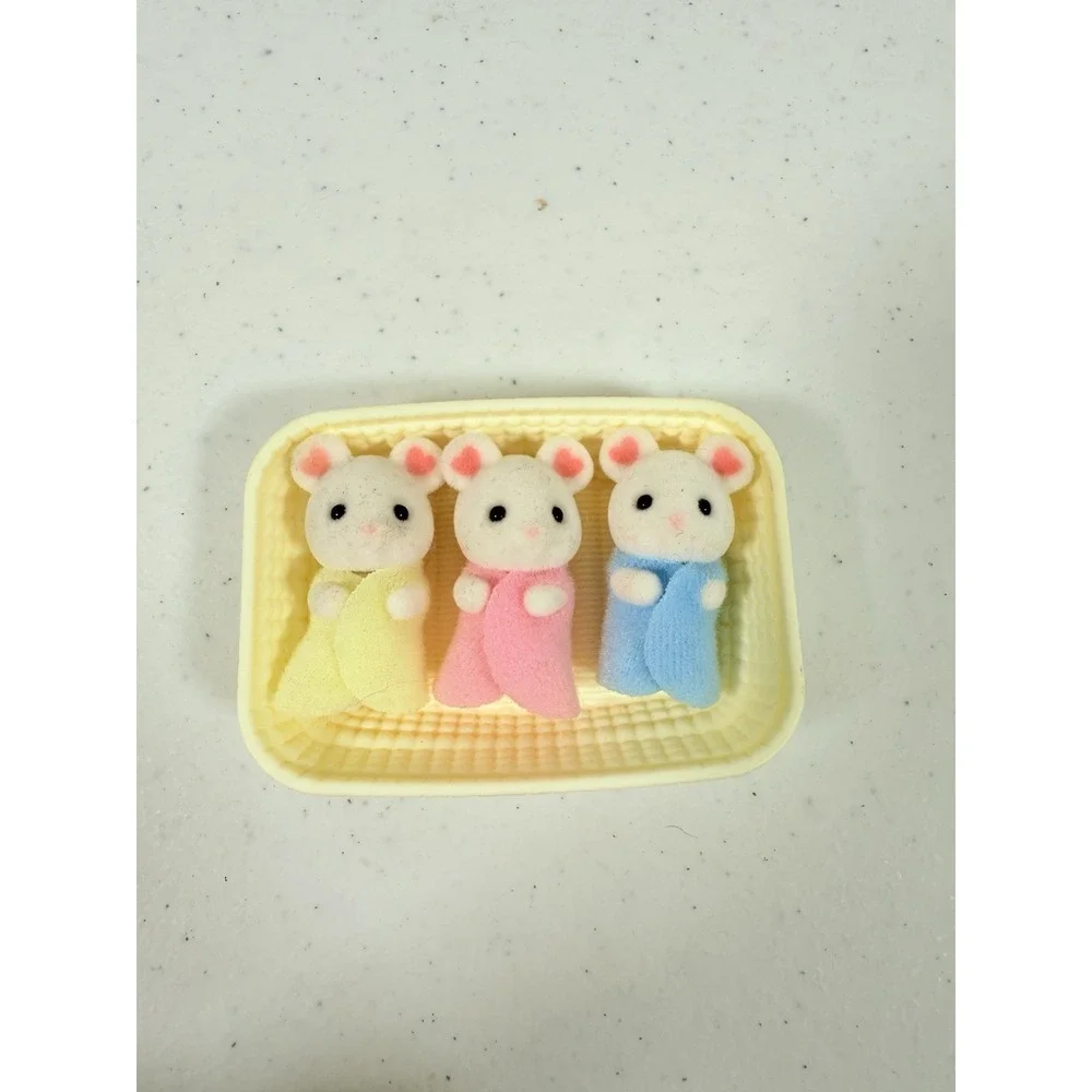 Sylvanian Families Calico Critters  Marshmallow Mouse Family And Triplets New